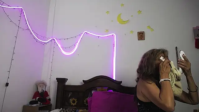 Snapshot of DominaLeona chatting on January 30, 2025, 11:45 pm DominaLeona online show from January 30, 2025, 11:45 pm