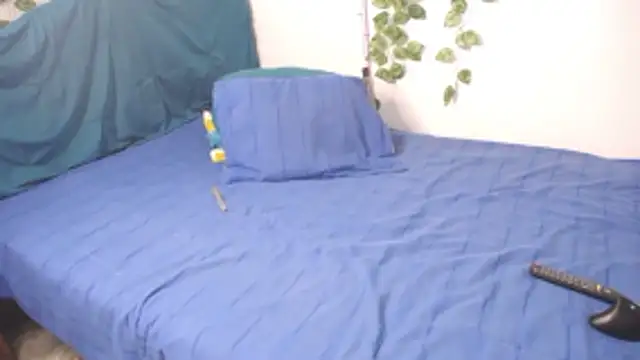 Snapshot of DominaLeona chatting on October 19, 2025, 9:15 pm DominaLeona online show from October 19, 2025, 9:15 pm