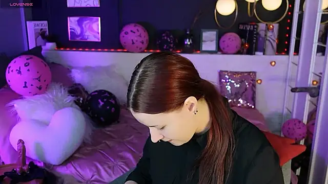 Lily Moonlight online show from February 11, 2026, 7:02 am