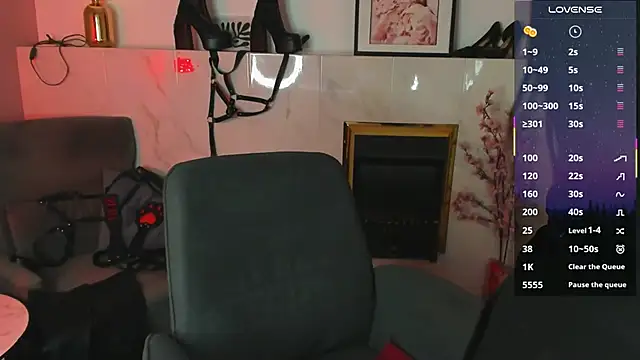 Lily Moonlight online show from April 14, 2026, 2:23 pm