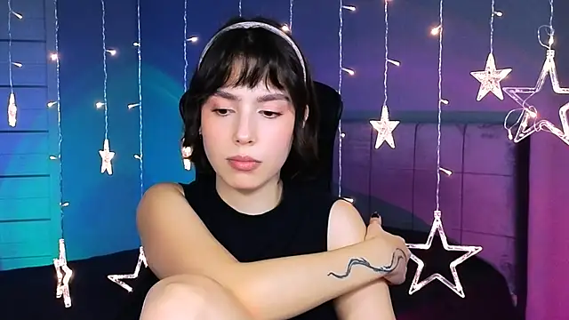 Stacy Gonzales  online show from November 7, 2025, 8:36 am