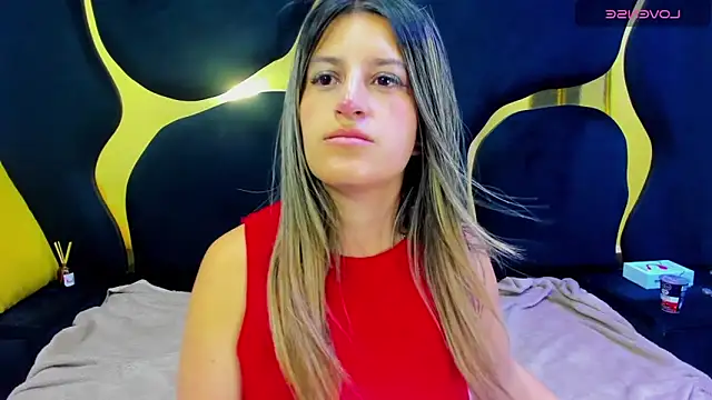 GiaRoussel online show from October 30, 2025, 3:24 pm