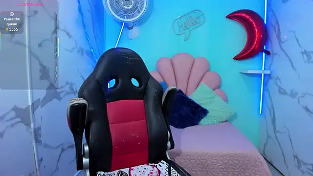 cristal horny19 online show from March 27, 2026, 10:20 pm