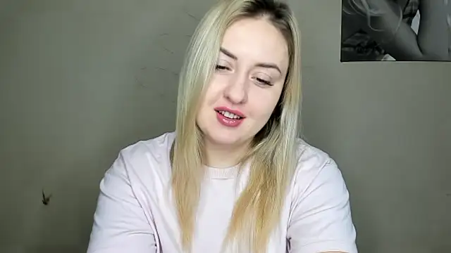 Snapshot of KennaJamess8 chatting on December 27, 2024, 8:45 am KennaJamess8 online show from December 27, 2024, 8:45 am