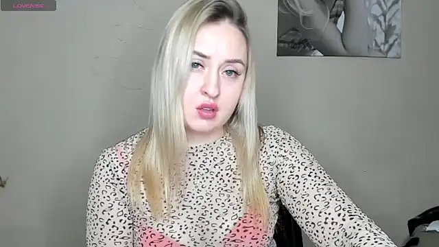 Snapshot of KennaJamess8 chatting on January 8, 2025, 6:20 pm KennaJamess8 online show from January 8, 2025, 6:20 pm