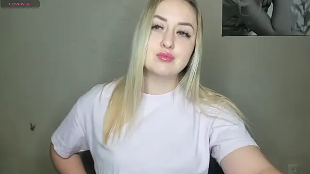 Snapshot of KennaJamess8 chatting on January 21, 2025, 5:51 pm KennaJamess8 online show from January 21, 2025, 5:51 pm