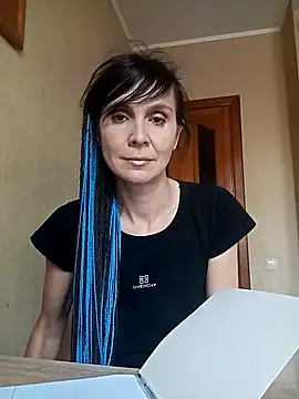 Francenia lolis online show from October 11, 2025, 9:41 am