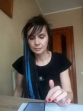 Francenia lolis online show from October 17, 2025, 8:06 am