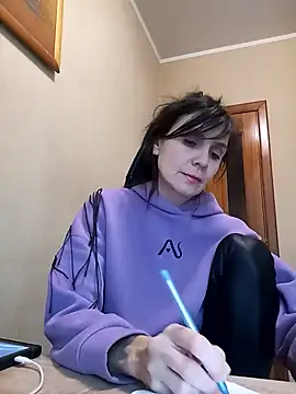 Francenia lolis online show from December 2, 2025, 7:57 am