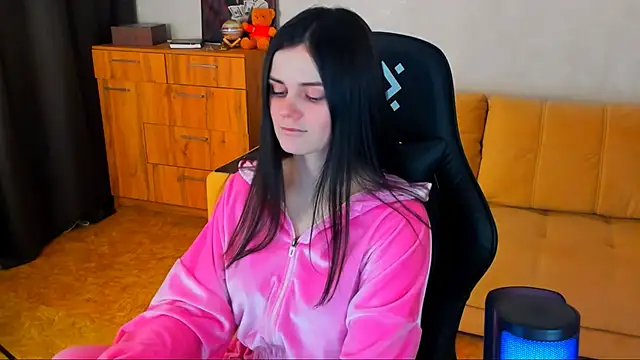 Lora Cain online show from January 13, 2025, 5:44 pm