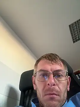 adrian90bi11 online show from May 1, 2026, 3:38 pm