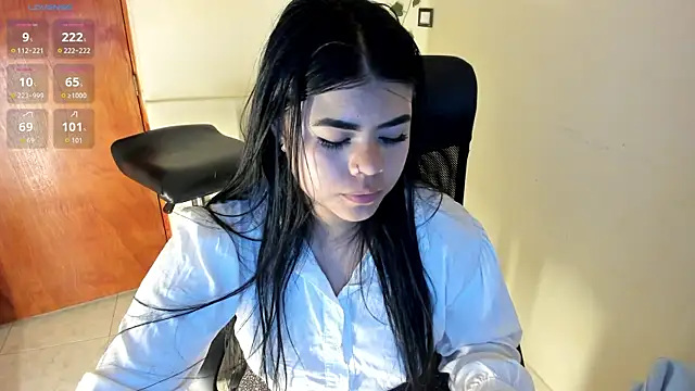 Snapshot of aitana-purple chatting on October 17, 2025, 9:17 pm aitana-purple online show from October 17, 2025, 9:17 pm