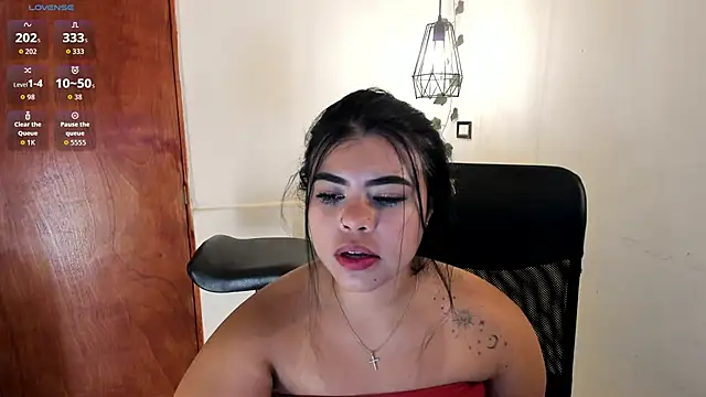 Snapshot of aitana-purple chatting on October 19, 2025, 6:19 pm aitana-purple online show from October 19, 2025, 6:19 pm