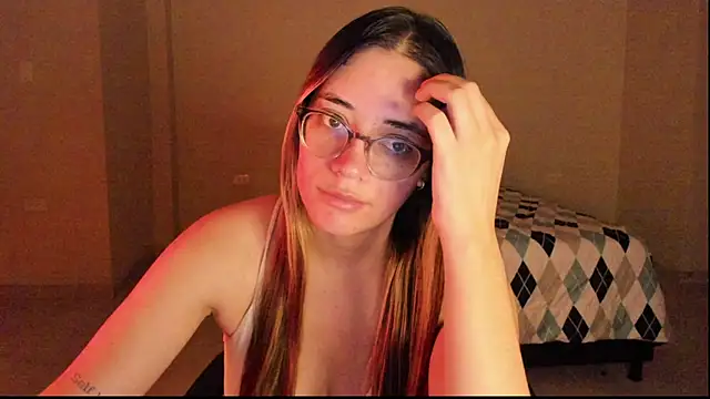 Snapshot of atenas_05_ chatting on September 23, 2025, 9:23 am atenas 05 online show from September 23, 2025, 9:23 am