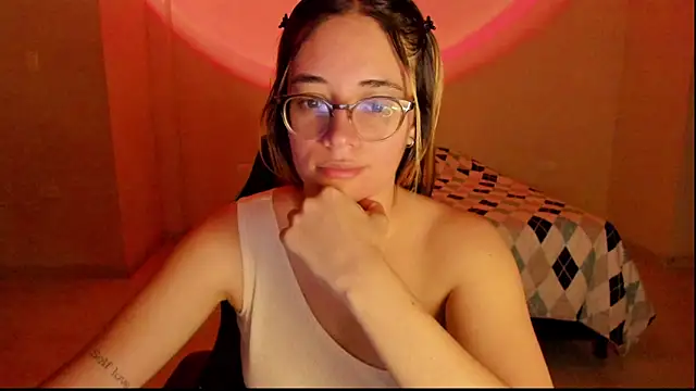 Snapshot of atenas_05_ chatting on October 8, 2025, 9:29 am atenas 05 online show from October 8, 2025, 9:29 am