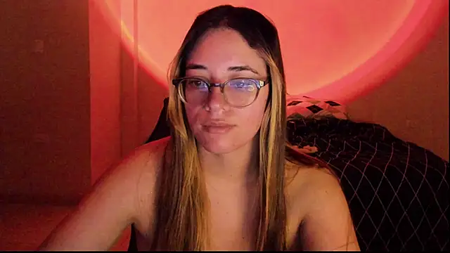 Snapshot of atenas_05_ chatting on October 14, 2025, 9:21 am atenas 05 online show from October 14, 2025, 9:21 am
