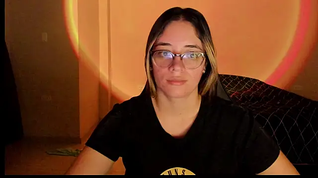 Snapshot of atenas_05_ chatting on October 17, 2025, 9:34 am atenas 05 online show from October 17, 2025, 9:34 am