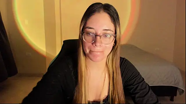 Snapshot of atenas_05_ chatting on October 25, 2025, 9:28 am atenas 05 online show from October 25, 2025, 9:28 am