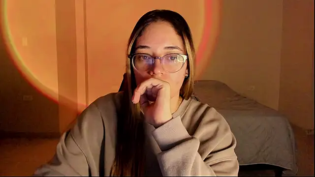 Snapshot of atenas_05_ chatting on October 28, 2025, 9:24 am atenas 05 online show from October 28, 2025, 9:24 am