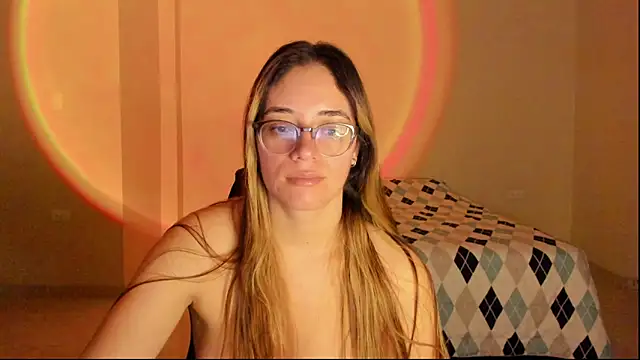 Snapshot of atenas_05_ chatting on October 30, 2025, 9:22 am atenas 05 online show from October 30, 2025, 9:22 am