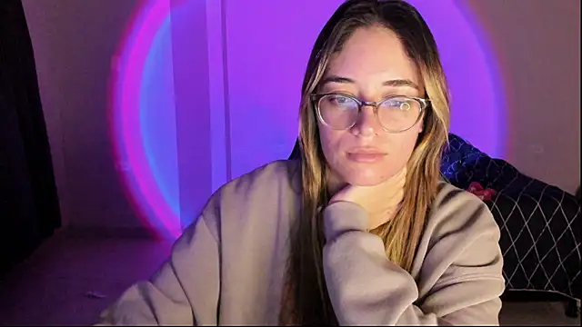 Snapshot of atenas_05_ chatting on November 4, 2025, 9:19 am atenas 05 online show from November 4, 2025, 9:19 am