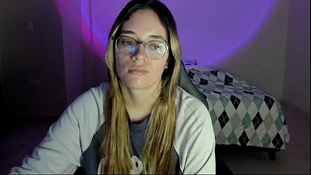 Snapshot of atenas_05_ chatting on November 7, 2025, 9:42 am atenas 05 online show from November 7, 2025, 9:42 am