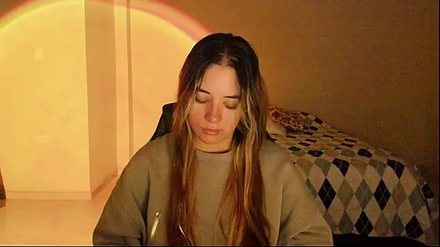 Snapshot of atenas_05_ chatting on November 8, 2025, 9:31 am atenas 05 online show from November 8, 2025, 9:31 am