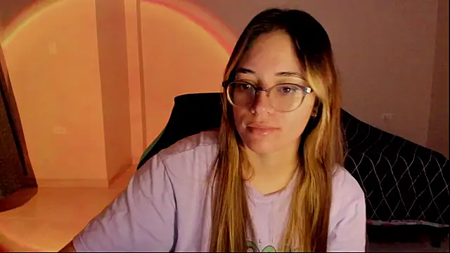 Snapshot of atenas_05_ chatting on November 9, 2025, 9:40 am atenas 05 online show from November 9, 2025, 9:40 am