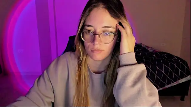 Snapshot of atenas_05_ chatting on November 11, 2025, 10:59 am atenas 05 online show from November 11, 2025, 10:59 am