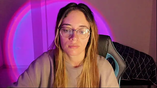 Snapshot of atenas_05_ chatting on November 12, 2025, 9:32 am atenas 05 online show from November 12, 2025, 9:32 am