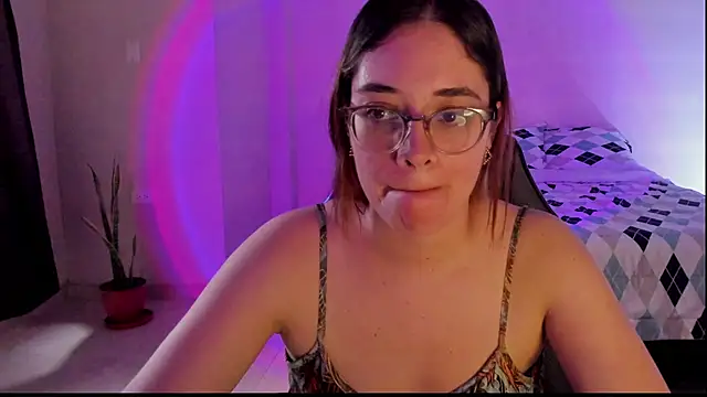 Snapshot of atenas_05_ chatting on November 17, 2025, 9:09 pm atenas 05 online show from November 17, 2025, 9:09 pm