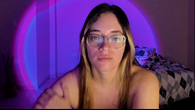 Snapshot of atenas_05_ chatting on November 18, 2025, 9:36 am atenas 05 online show from November 18, 2025, 9:36 am