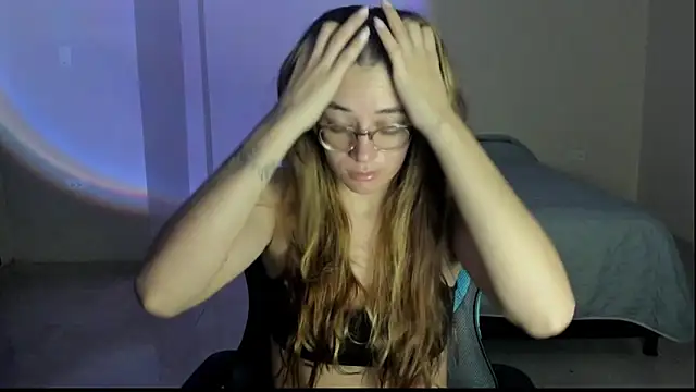 Snapshot of atenas_05_ chatting on November 30, 2025, 9:24 am atenas 05 online show from November 30, 2025, 9:24 am