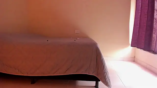 atenas 05  online show from April 19, 2026, 6:10 pm