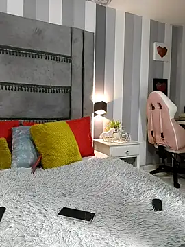 Julianewell online show from December 3, 2025, 12:25 pm