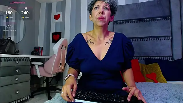 Snapshot of Julianewell chatting on July 25, 2026, 12:03 pm Julianewell online show from July 25, 2026, 12:03 pm