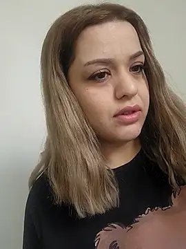 cansuozell online show from November 6, 2025, 9:32 am