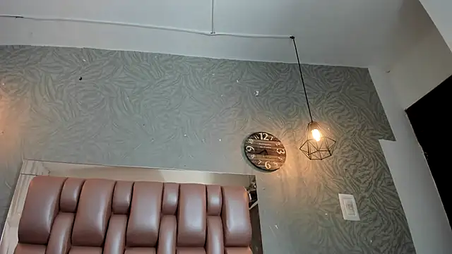 KOURTNEY-- online show from November 12, 2025, 1:50 am