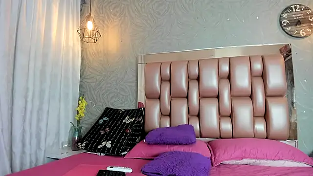 KOURTNEY-- online show from December 3, 2025, 2:30 am