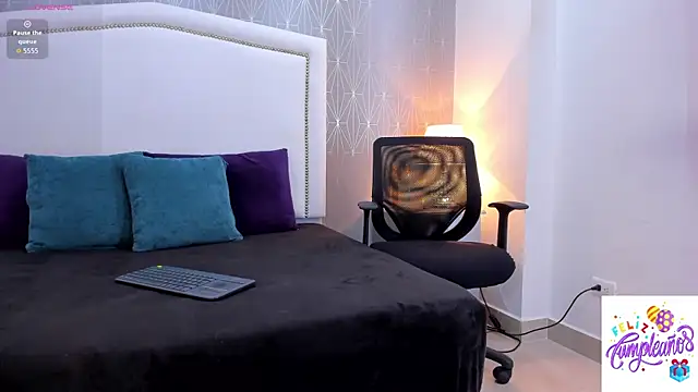  Peach1  online show from October 7, 2025, 2:14 pm