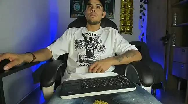 Snapshot of mikee_scooth chatting on January 6, 2025, 4:26 am mikee scooth online show from January 6, 2025, 4:26 am