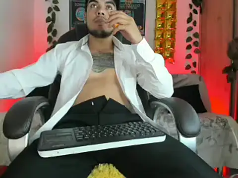 Snapshot of mikee_scooth chatting on January 21, 2025, 3:15 am mikee scooth online show from January 21, 2025, 3:15 am