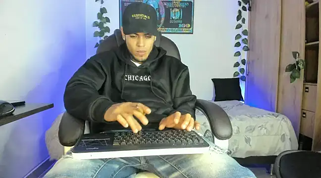 Snapshot of mikee_scooth chatting on February 17, 2025, 2:09 am mikee scooth online show from February 17, 2025, 2:09 am