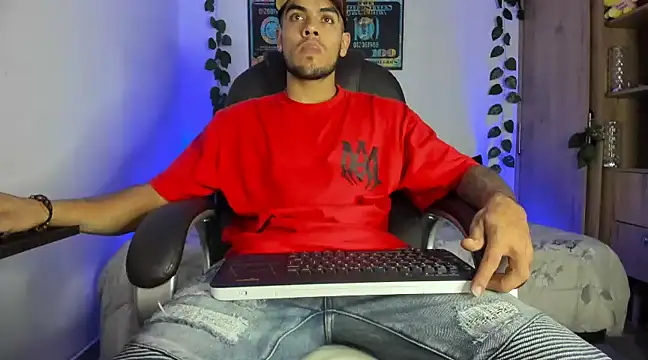 Snapshot of mikee_scooth chatting on February 26, 2025, 1:21 am mikee scooth online show from February 26, 2025, 1:21 am