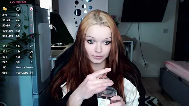 illililliilli online show from March 8, 2025, 10:11 am