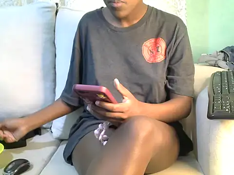 Caryyyl online show from December 14, 2025, 7:58 am