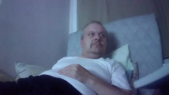 amylrmm1903 online show from September 18, 2025, 9:28 pm