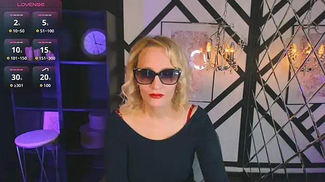 Snapshot of Queen_Anna_ chatting on May 21, 2026, 5:58 am Queen Anna online show from May 21, 2026, 5:58 am