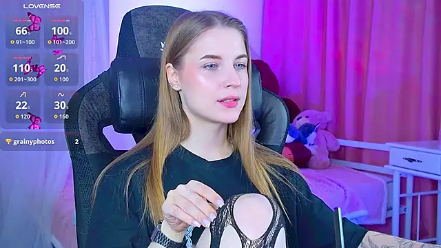 CuteMousee online show from September 15, 2025, 5:51 am