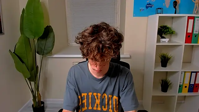 Snapshot of LukeSweet chatting on July 14, 2026, 1:06 pm LukeSweet online show from July 14, 2026, 1:06 pm
